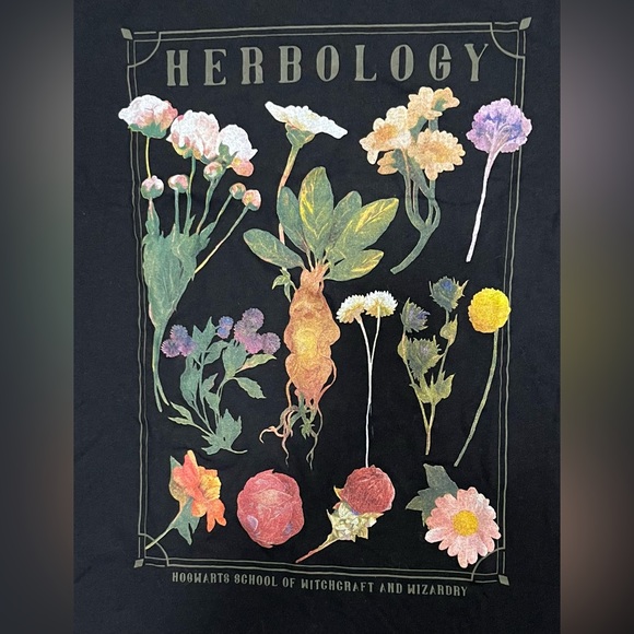 Harry Potter Herbology Hogwarts Graphic Black Print Tee Shirt Unisex Size Small - Picture 2 of 8